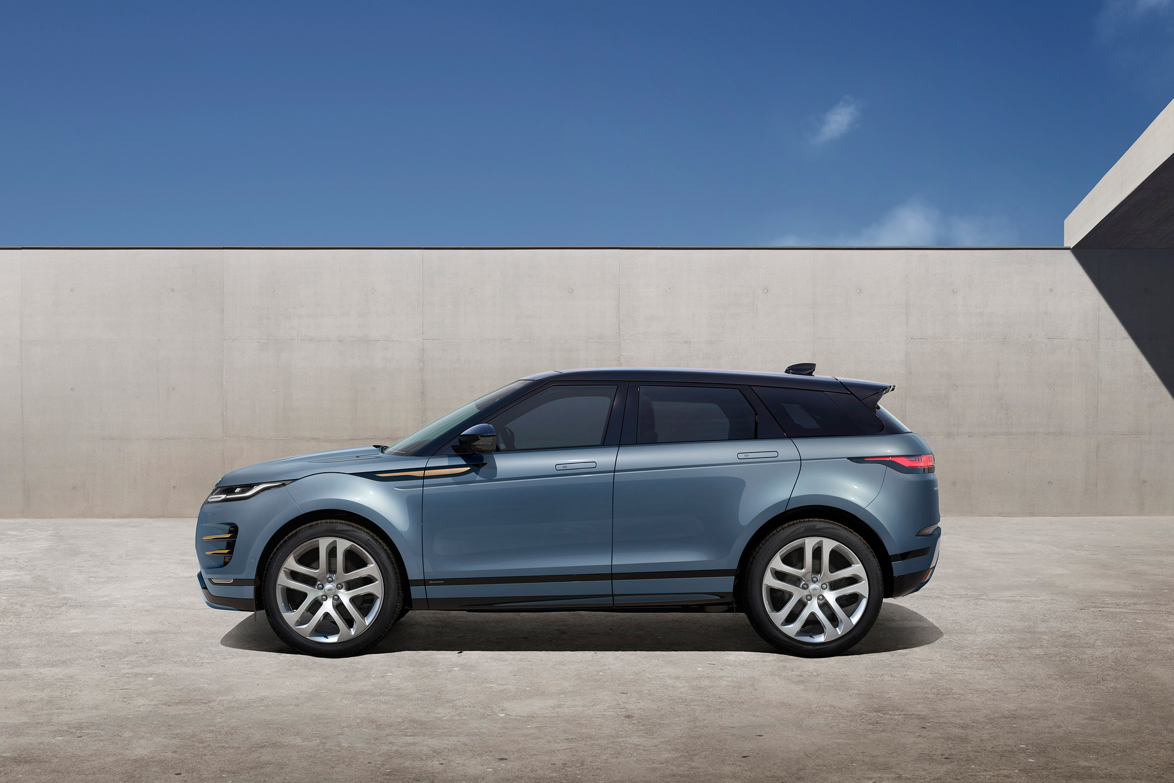 Range Rover Evoque - side