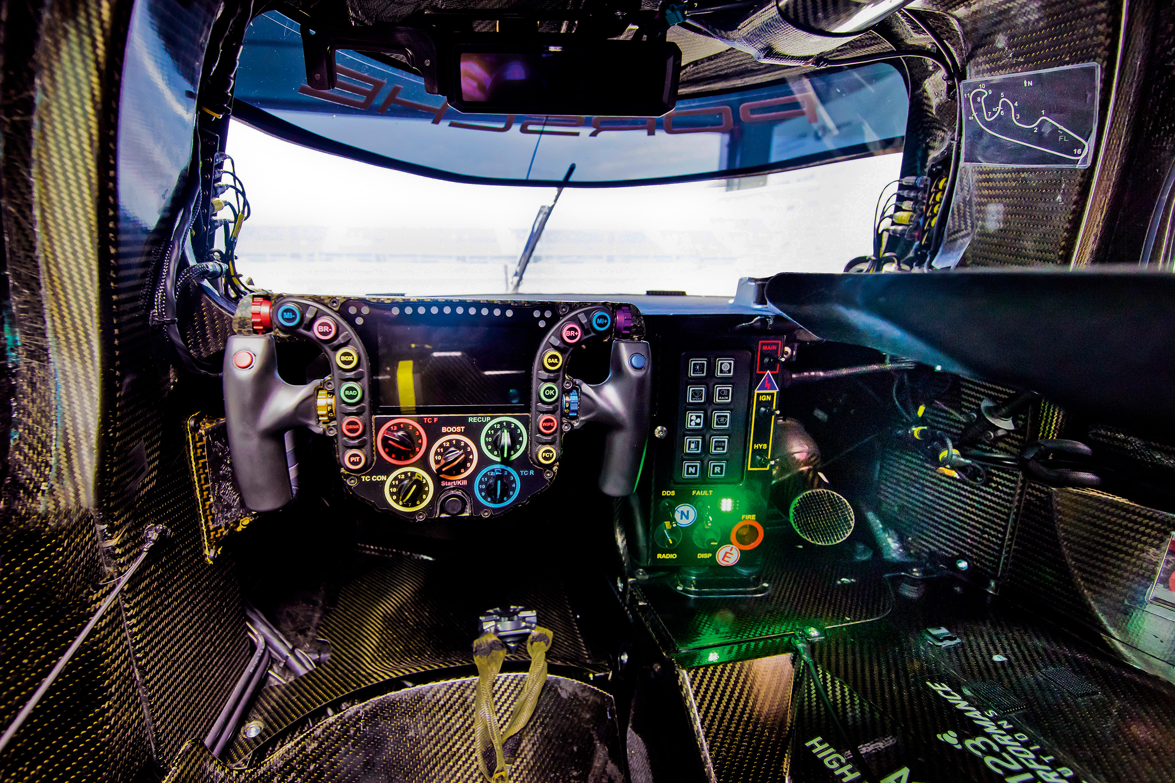 Porsche 919 Hybrid interior