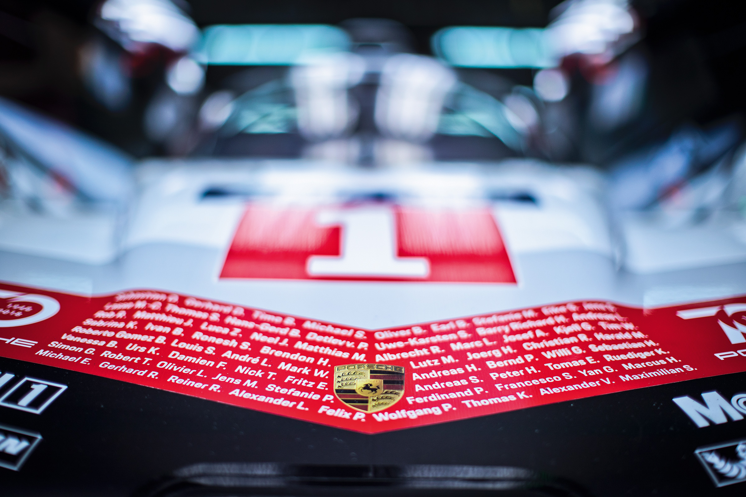 Porsche 919 Hybrid badge