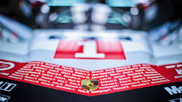 Porsche 919 Hybrid badge