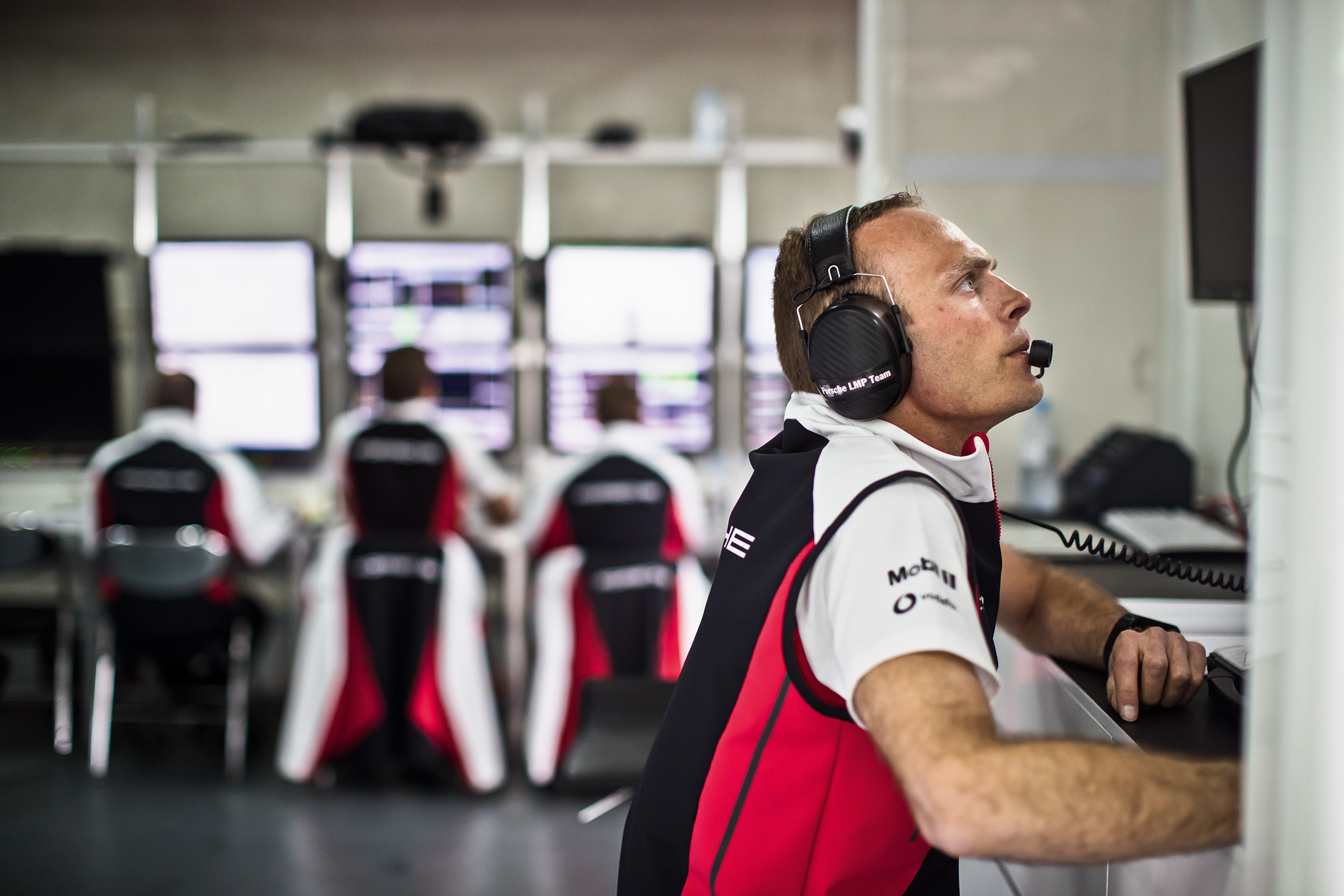 Porsche 919 Hybrid pit garage