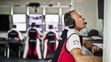 Porsche 919 Hybrid pit garage