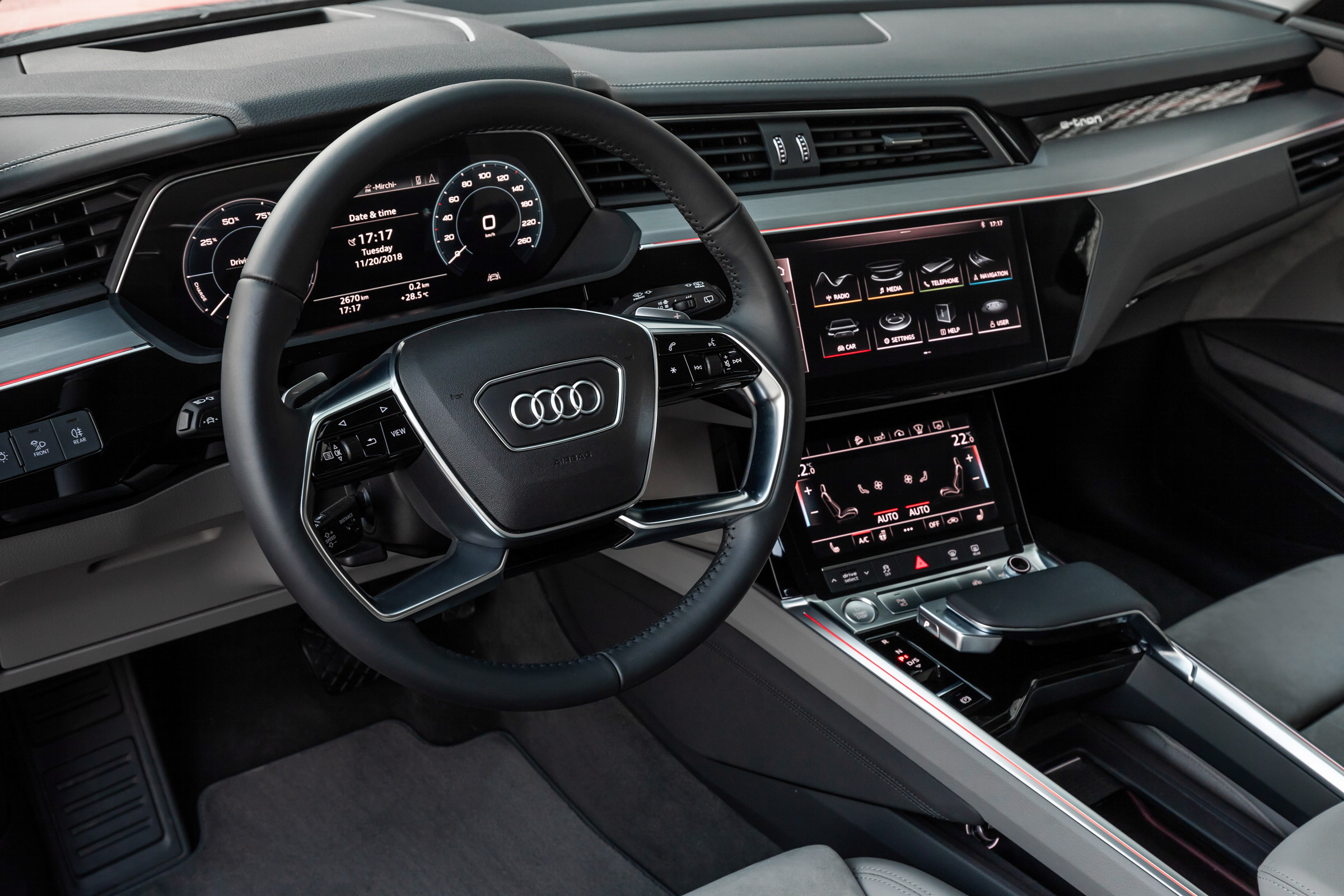 Audi e-tron 2019 interior