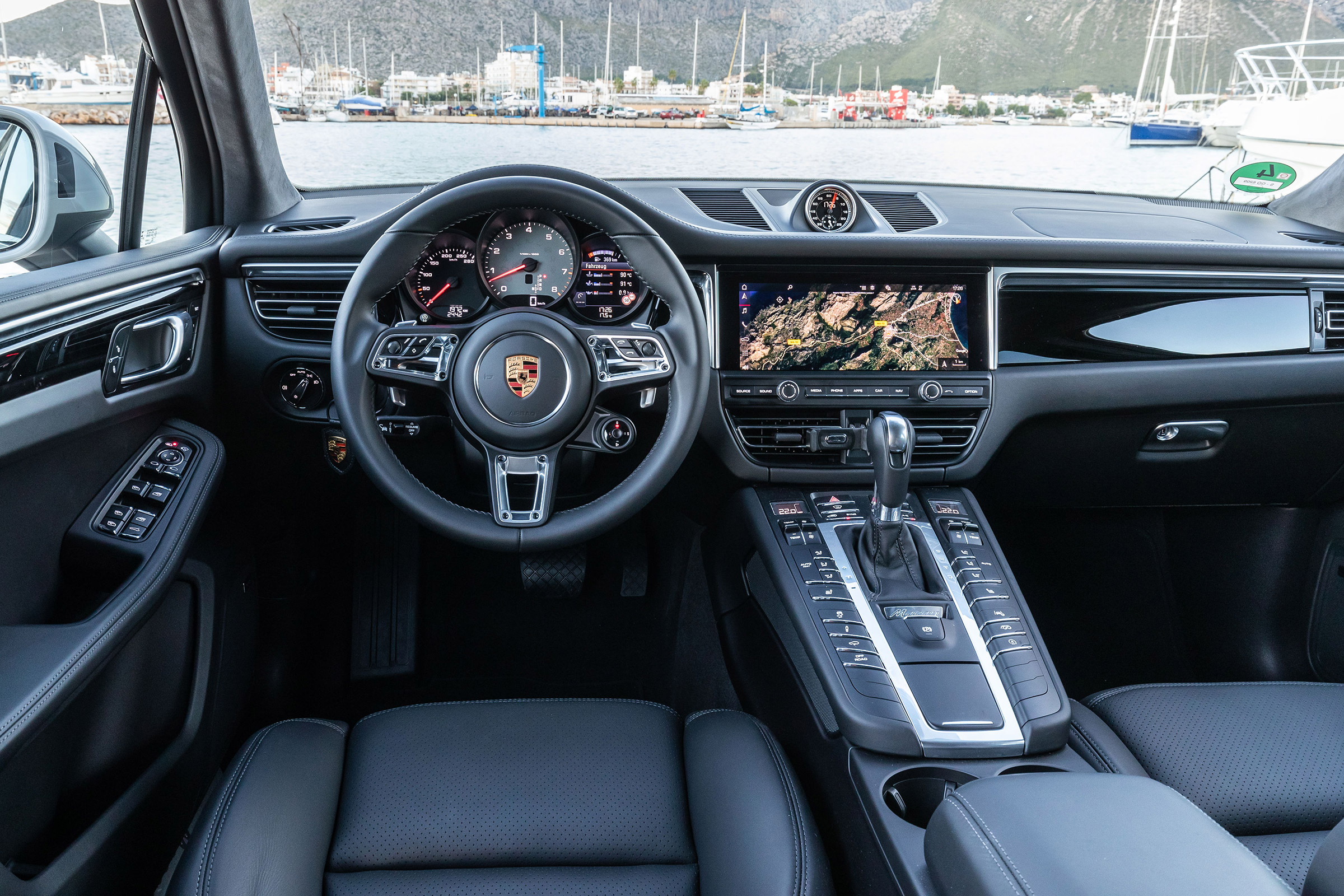 Porsche Macan S driven - Miami Blue dash