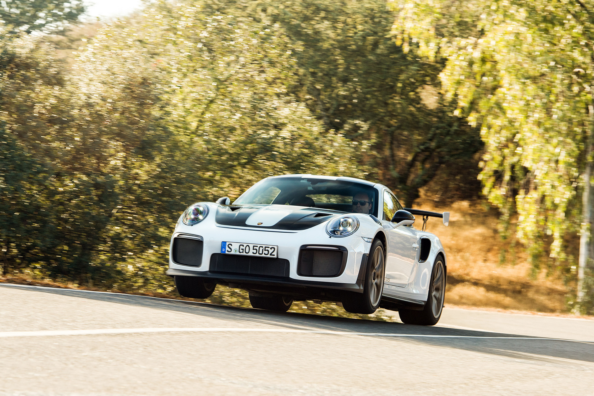 Porsche 911 GT2 RS jump