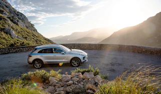 Porsche Macan S driven - Crayon side