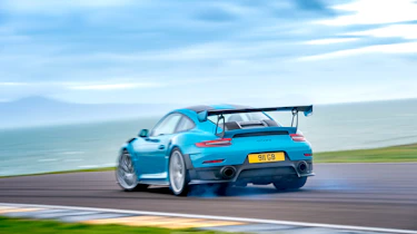 Porsche 911 GTs - GT2 RS