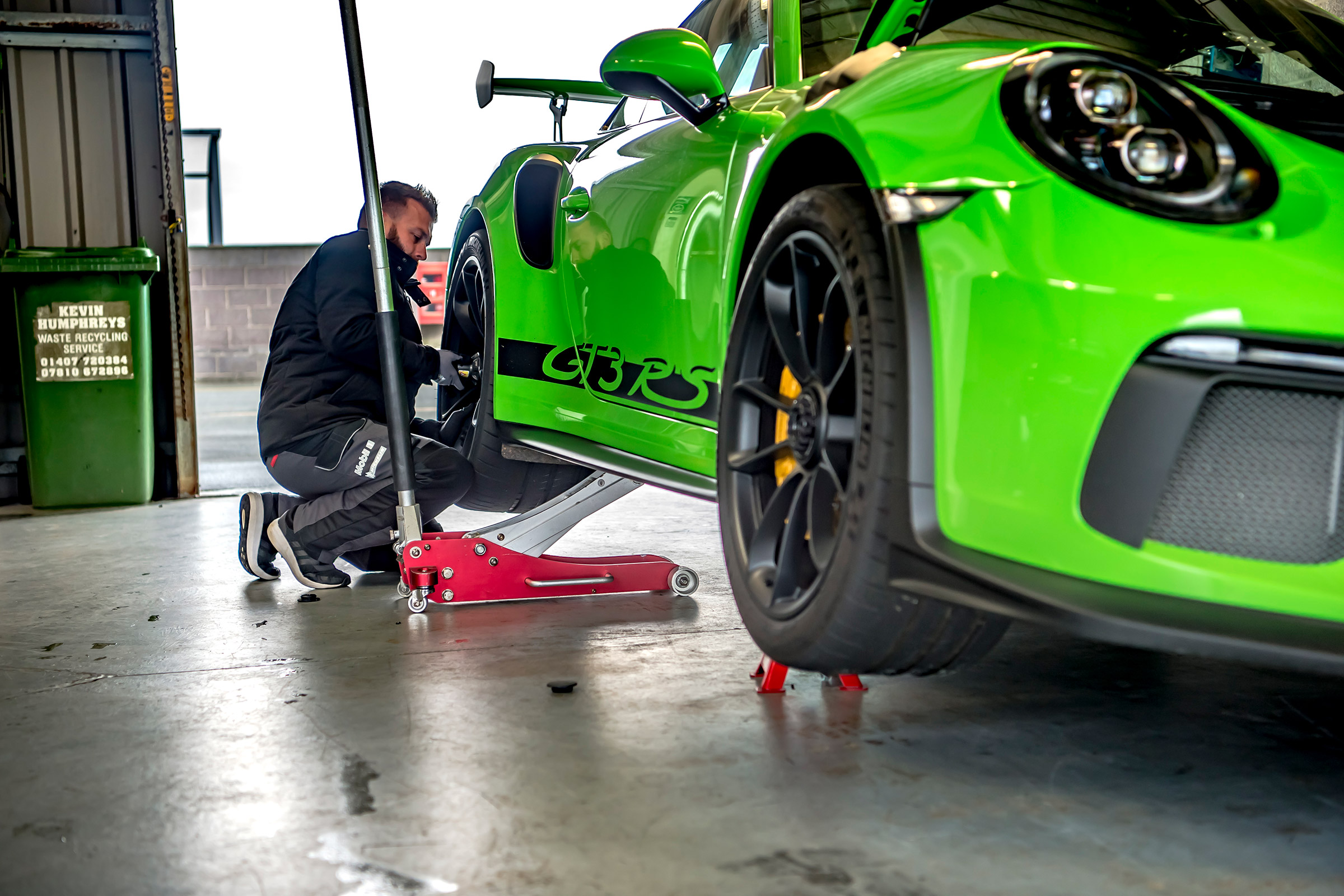 Porsche 911 GTs - garage