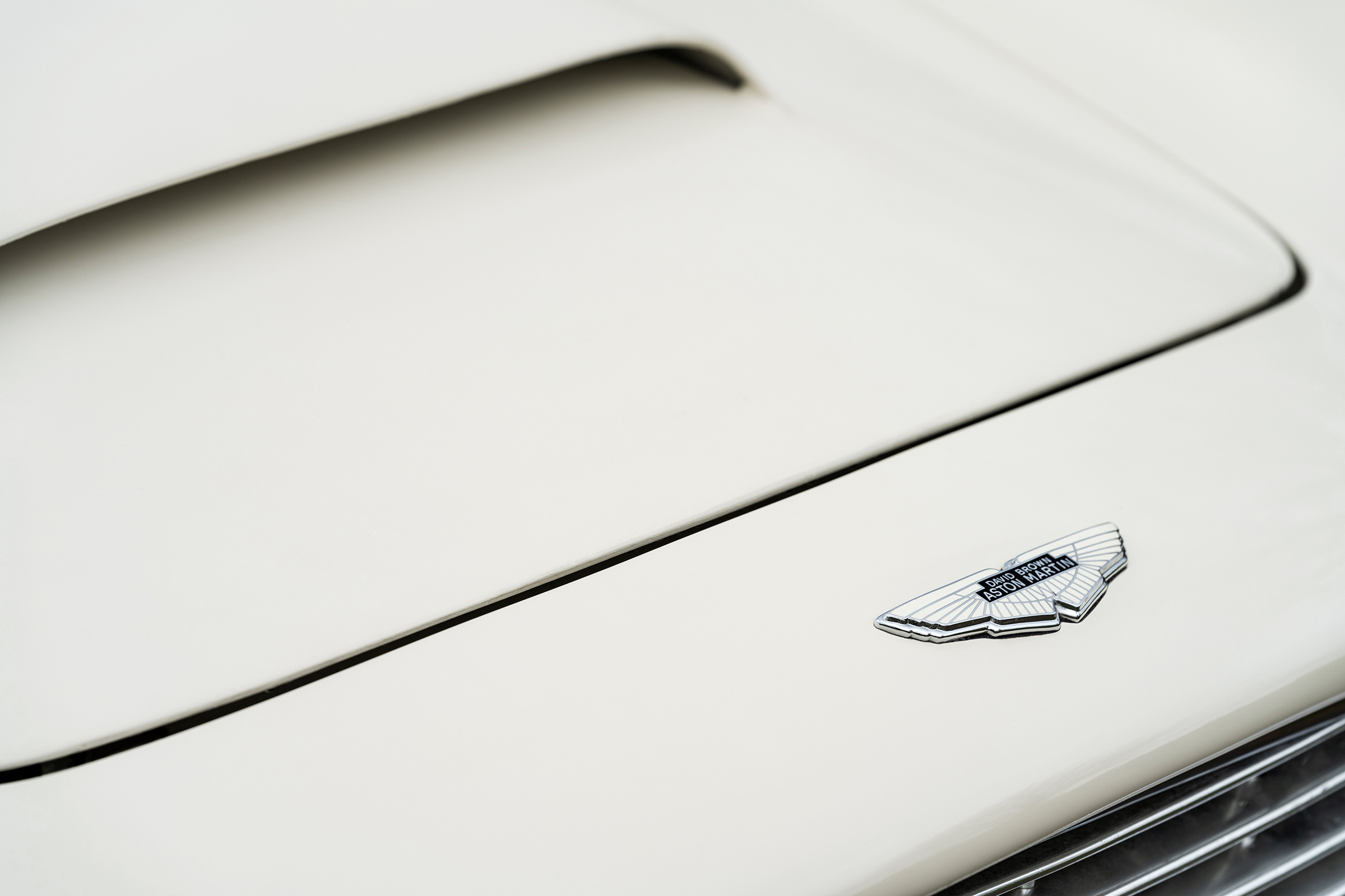 Aston Martin DB6 EV badge