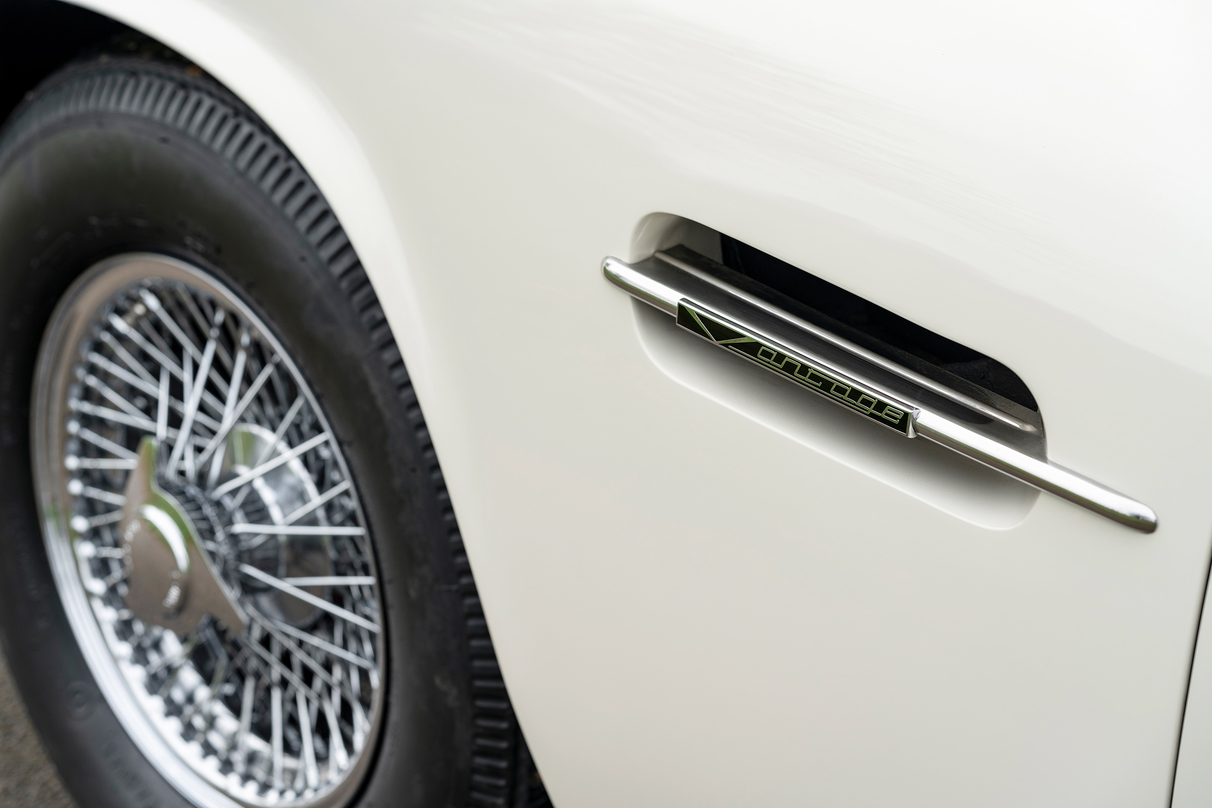 Aston Martin DB6 EV wheel