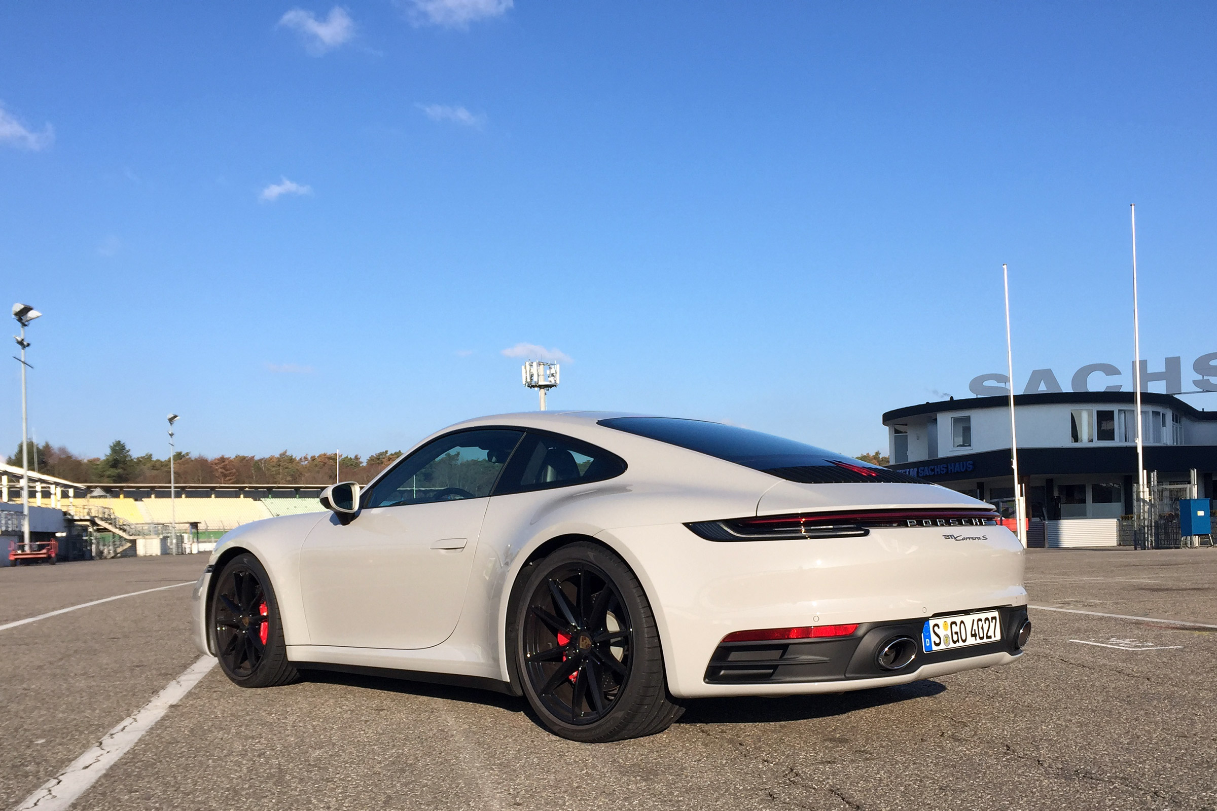 Porsche 911 on location - rear crayon