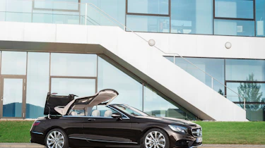Mercedes-Benz S560 Cabriolet roof