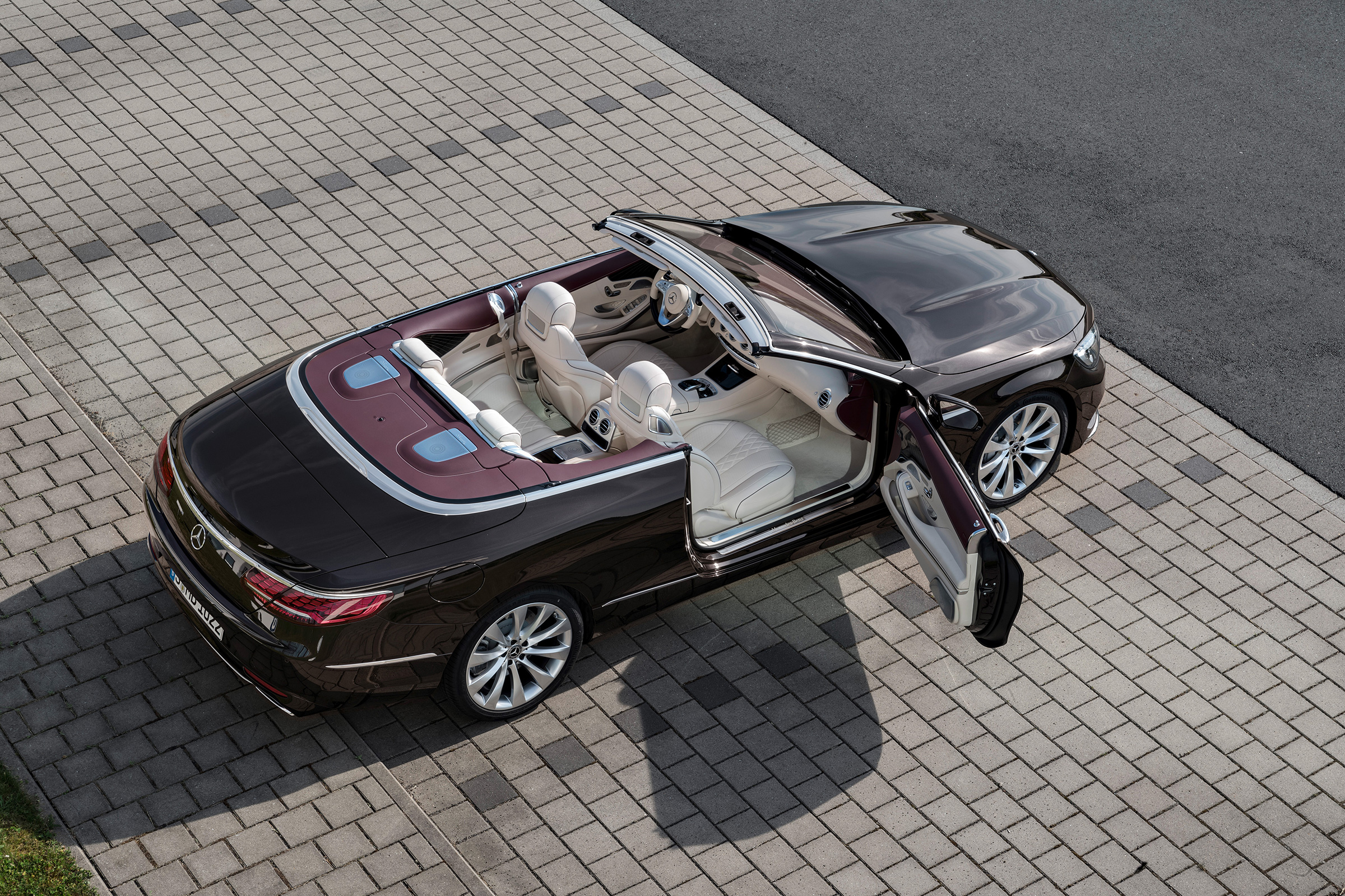 Mercedes-Benz S560 Cabriolet  top