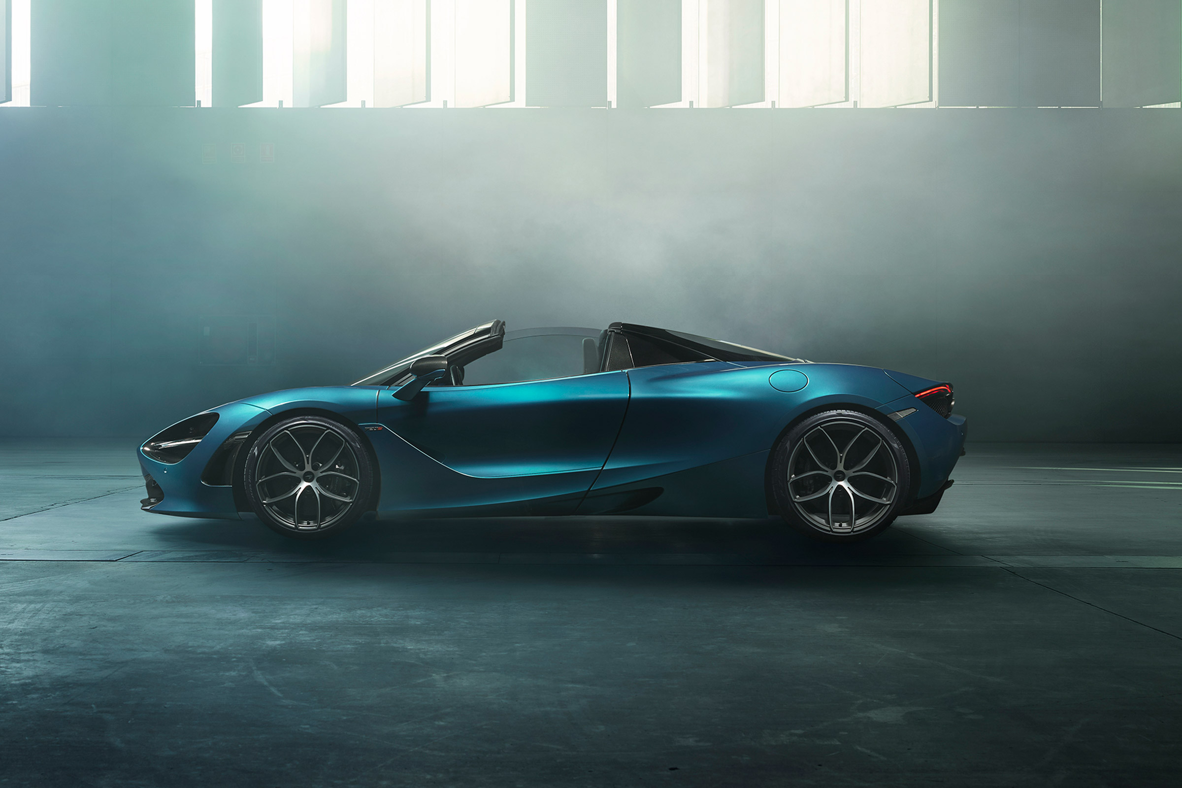 McLaren 720S Spider - profile