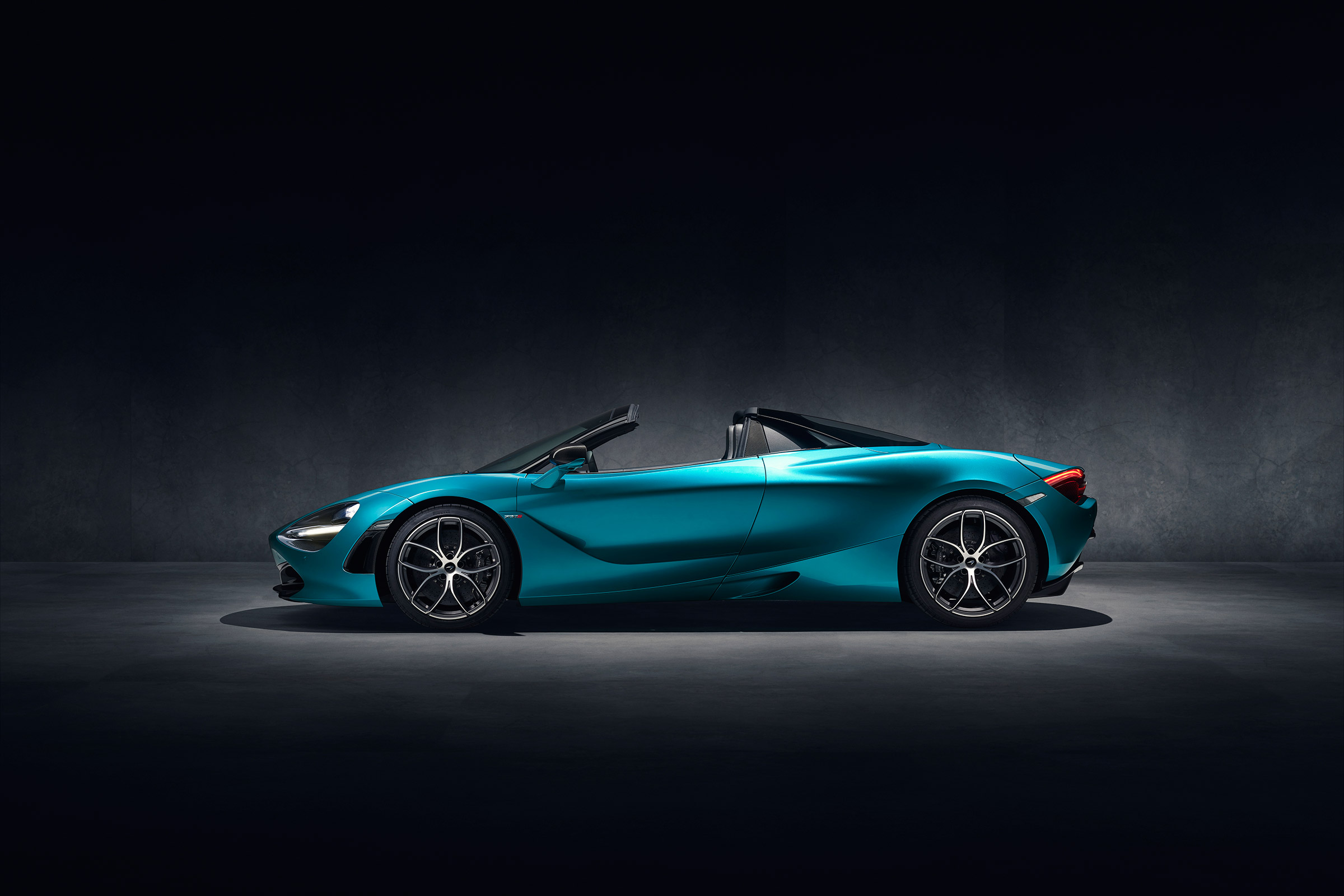 McLaren 720S Spider - side