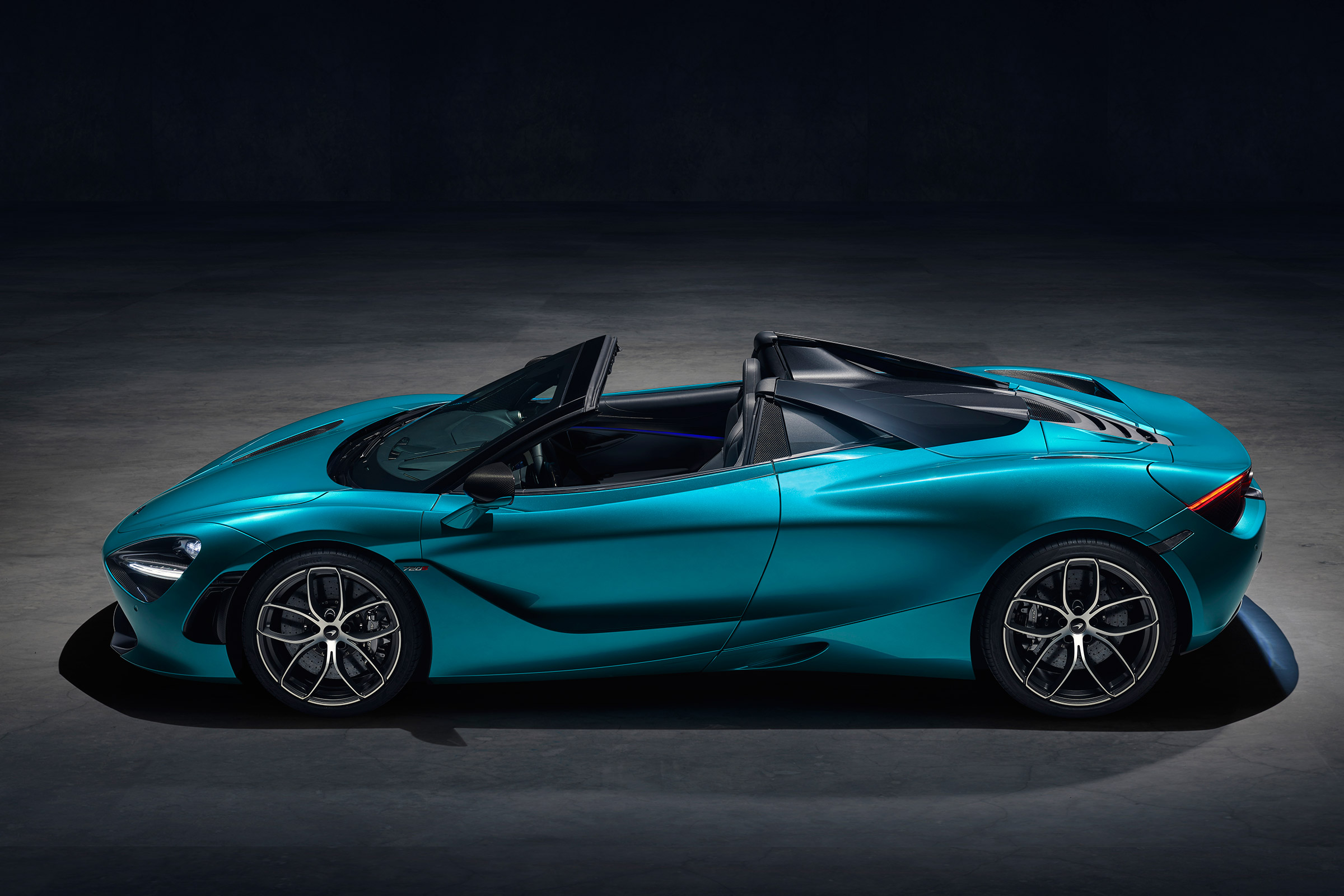 McLaren 720S Spider - side