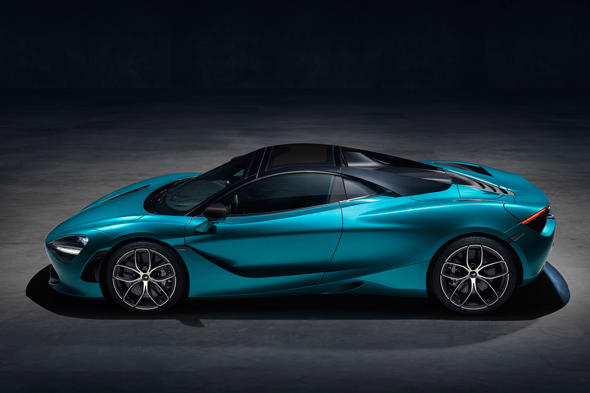 McLaren 720S Spider - roof up