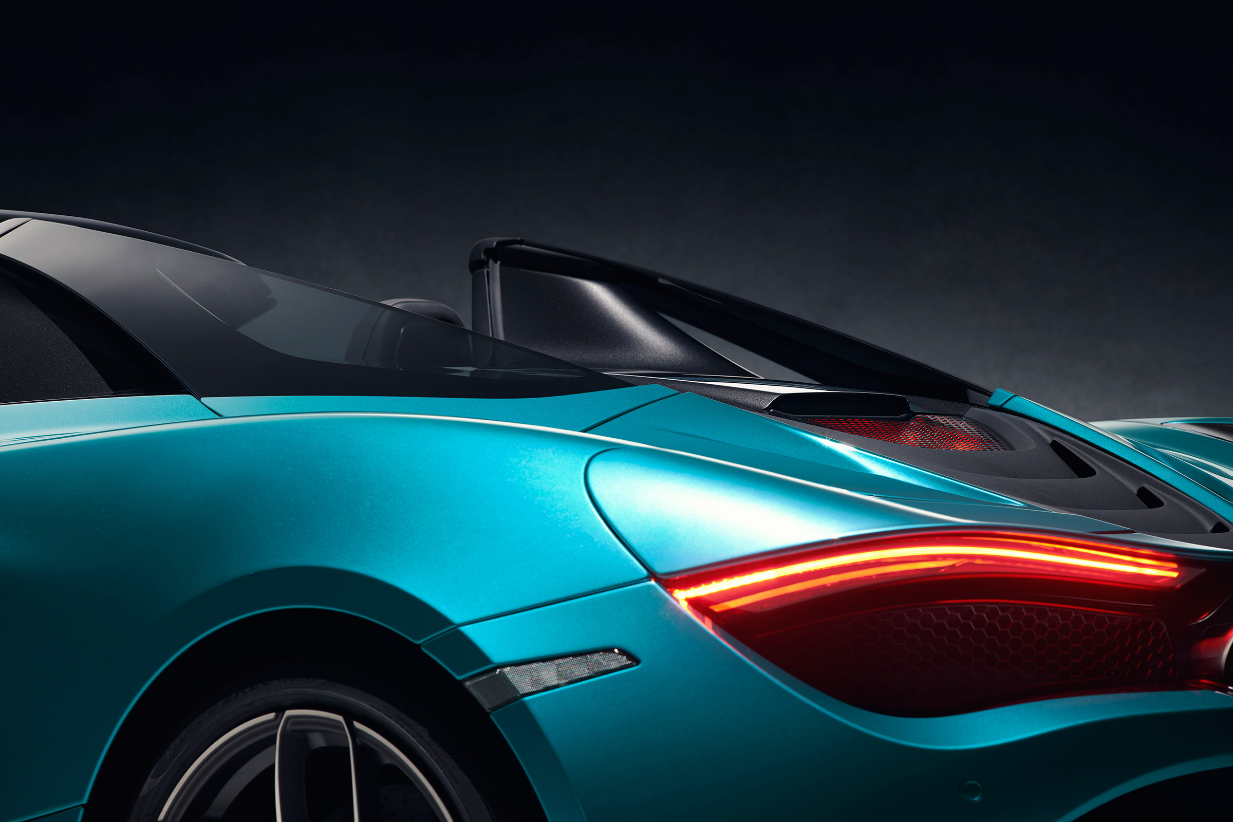 McLaren 720S Spider - buttresses