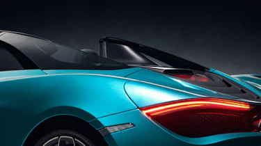McLaren 720S Spider - buttresses