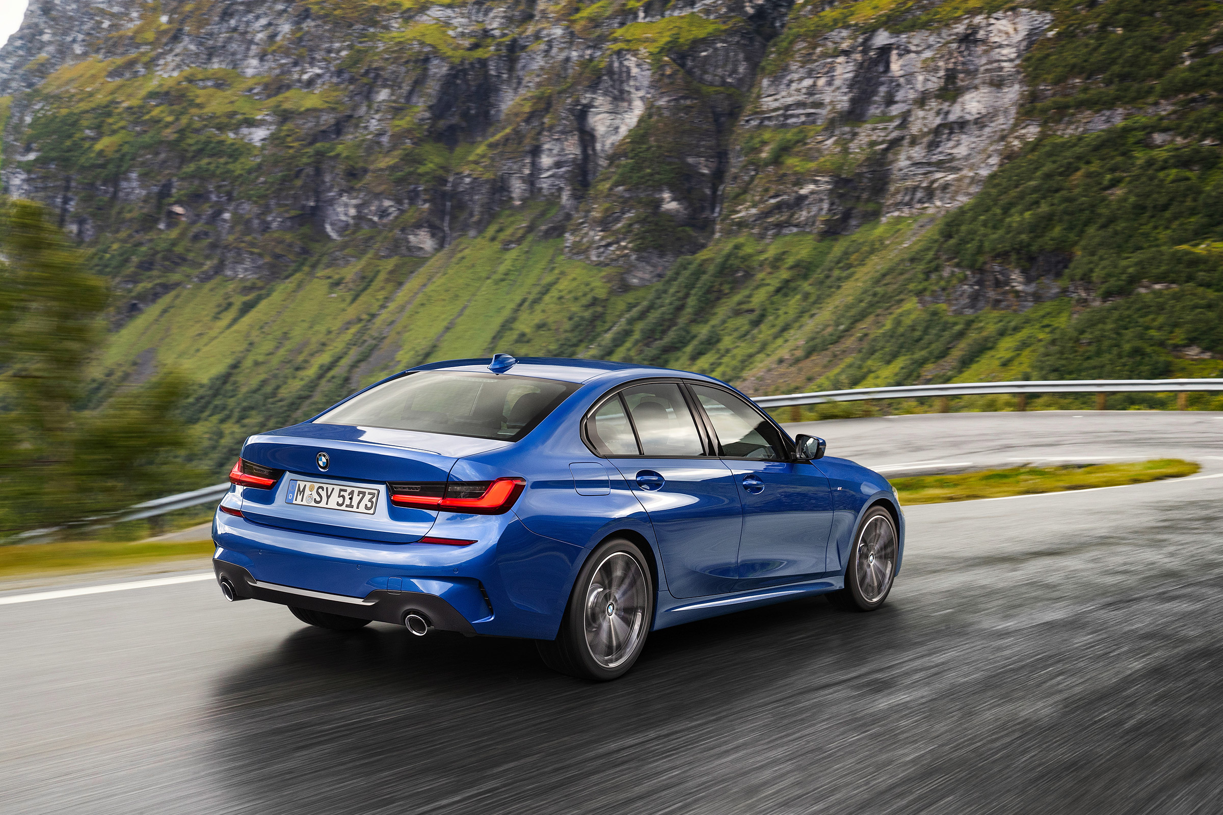 BMW 3-series review - rear quarter