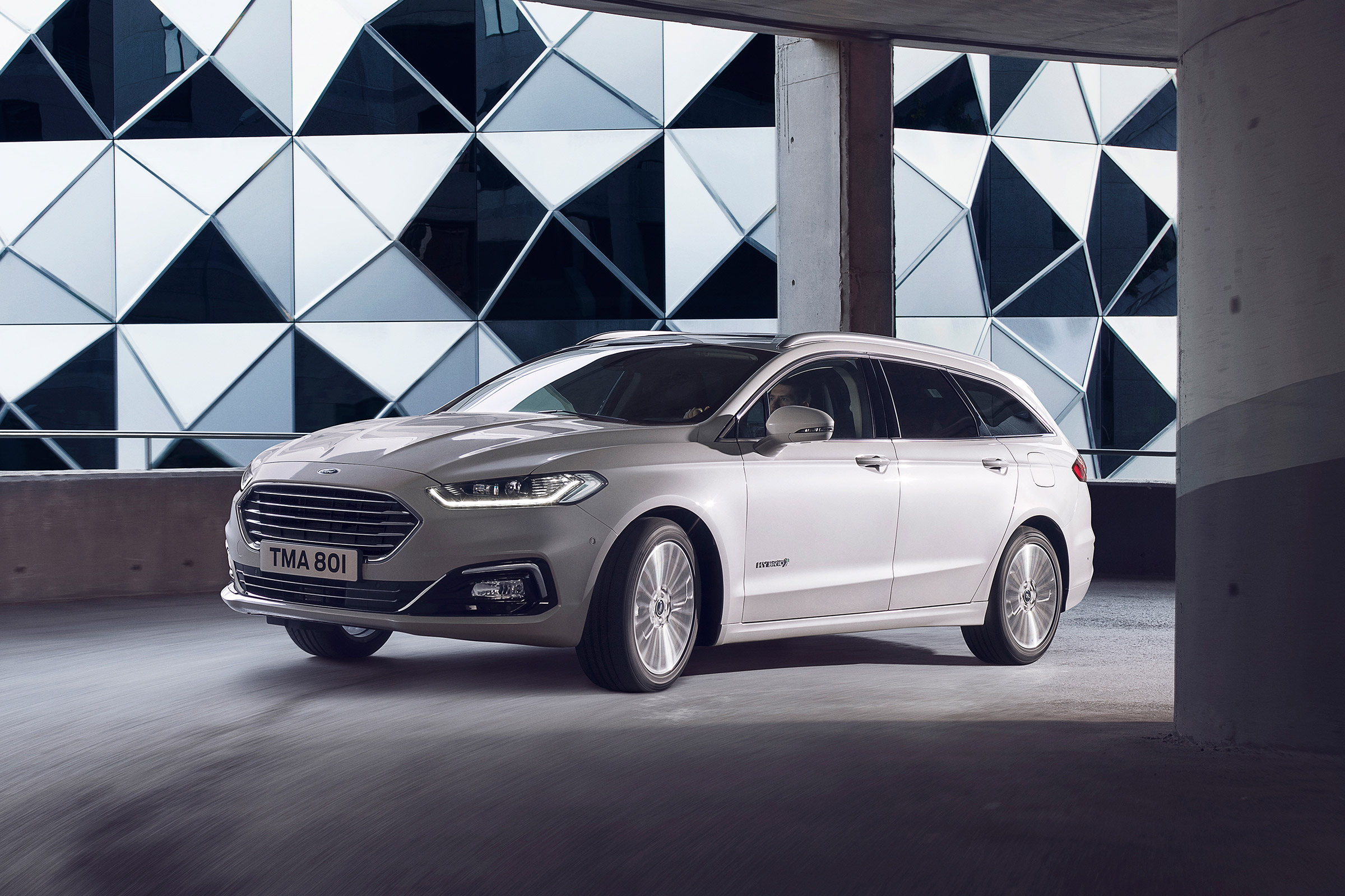 Ford Mondeo MY19 - front quarter