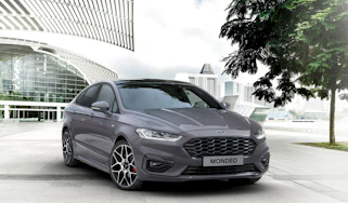 Ford Mondeo MY19 ST-Line - front quarter