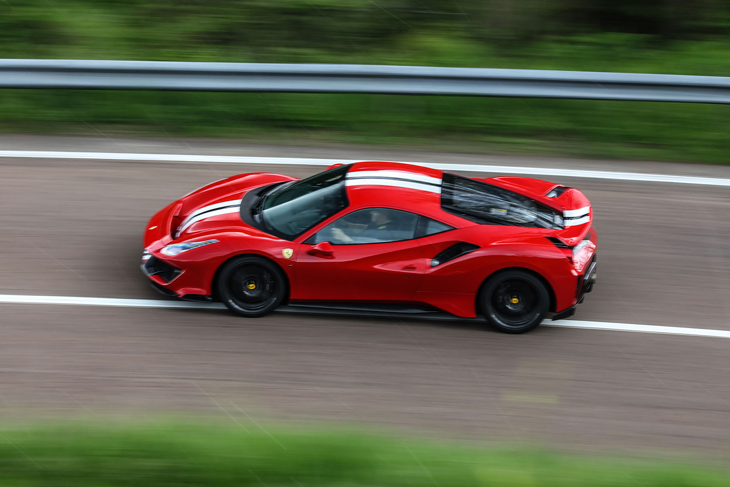 Ferrari 488 Pista side
