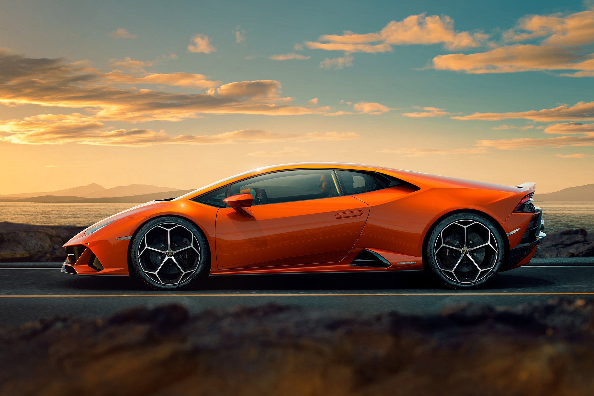 Lamborghini Huracan EVO side
