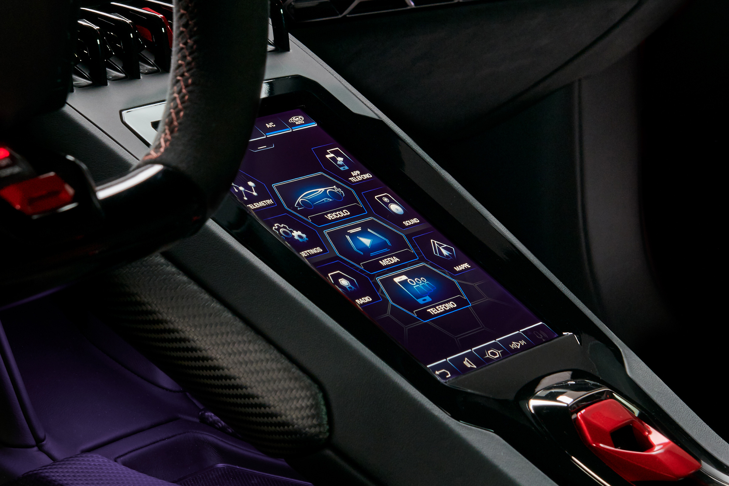 Lamborghini Huracan EVO infotainment