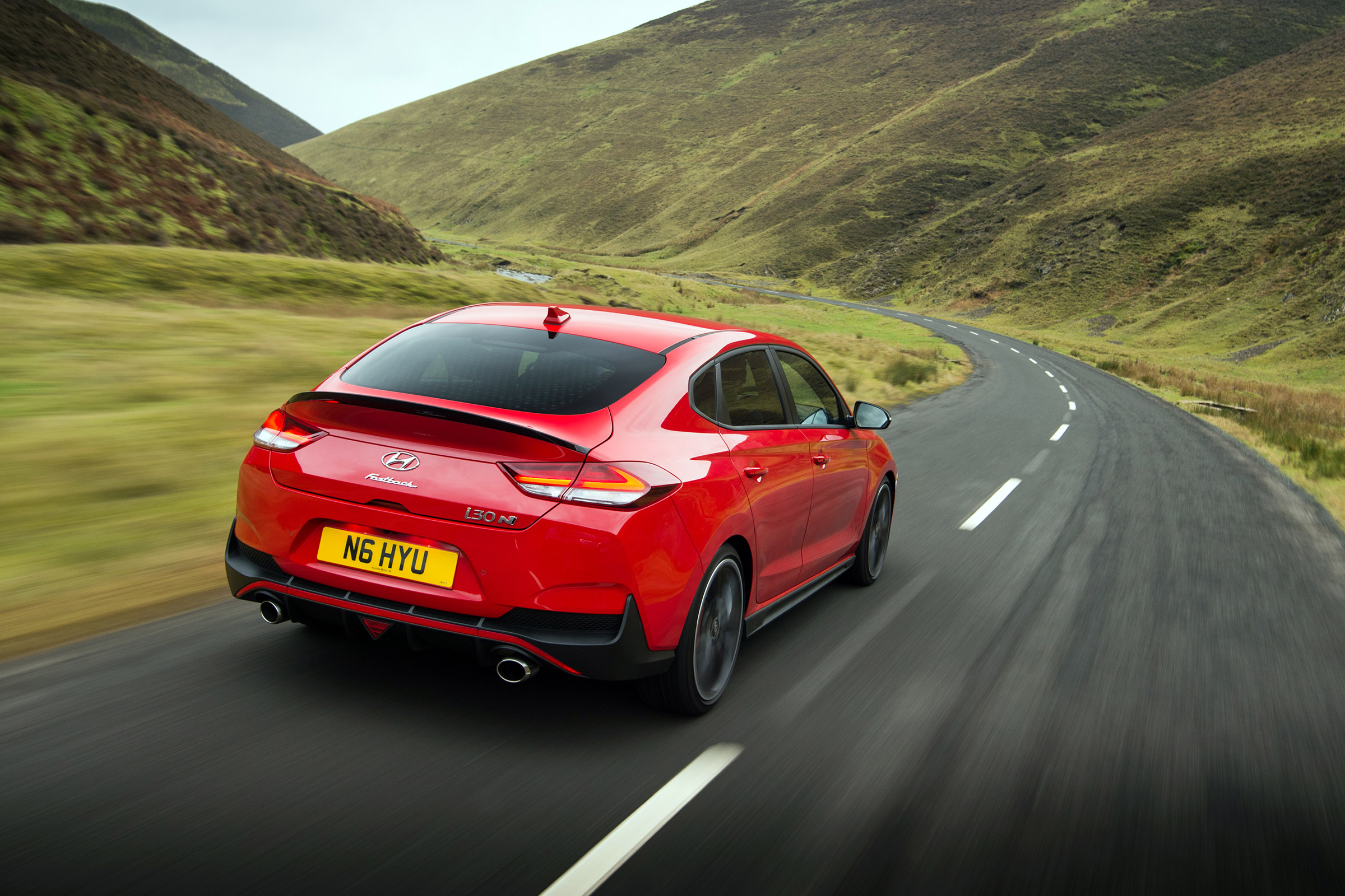 Hyundai i30 Fastback N - rear tracking