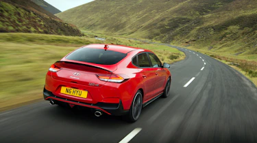 Hyundai i30 Fastback N - rear tracking