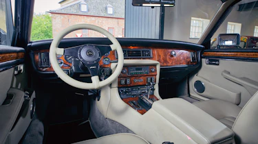 Arden AJ 4 - interior