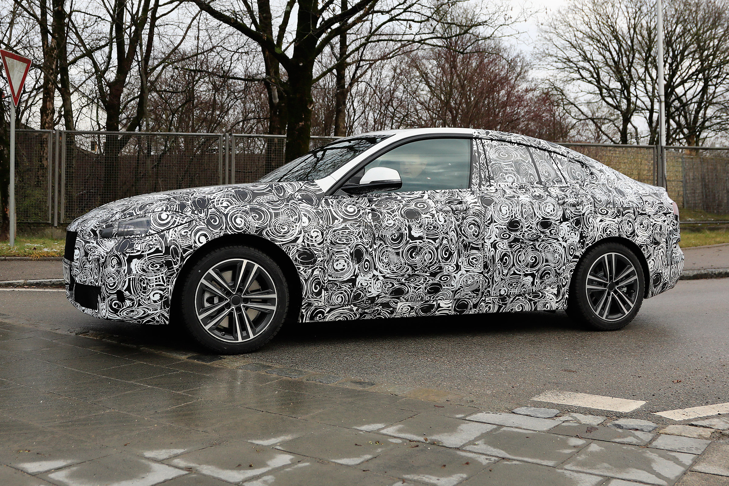 BMW 2-series Gran Coupe - side