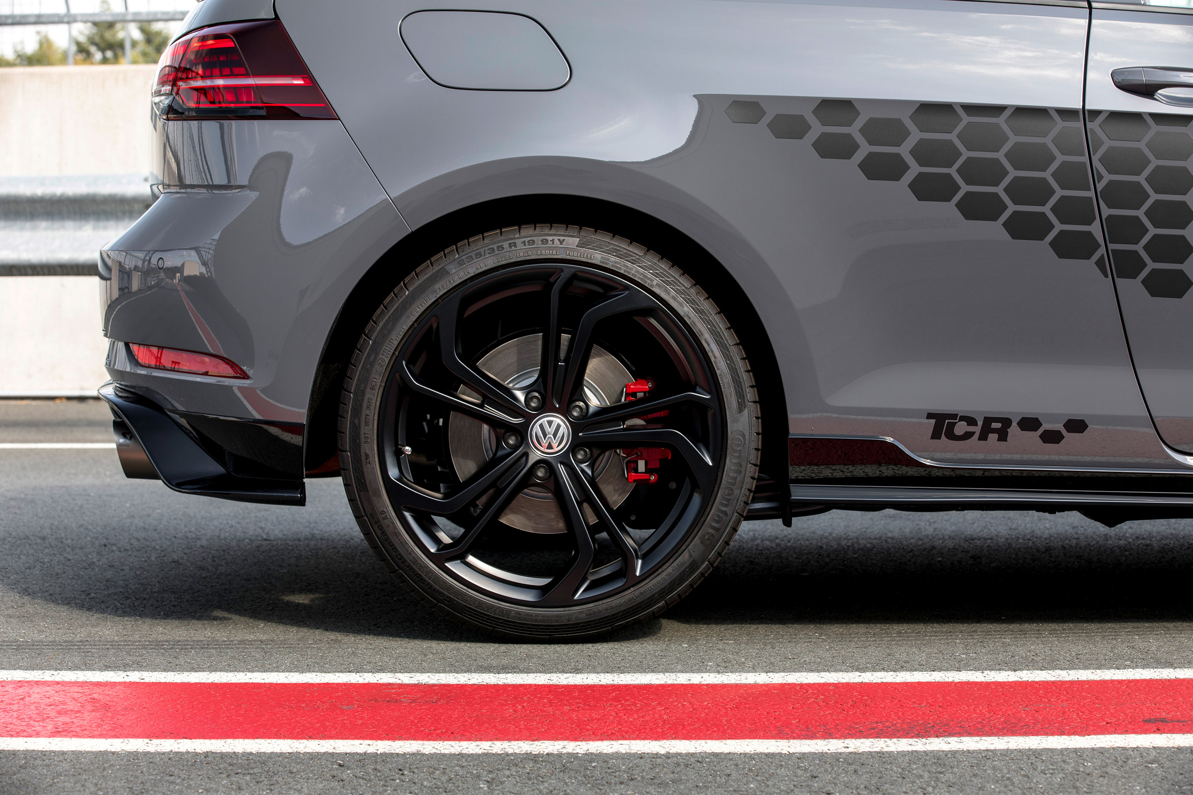 Volkswagen Golf GTI TCR wheels