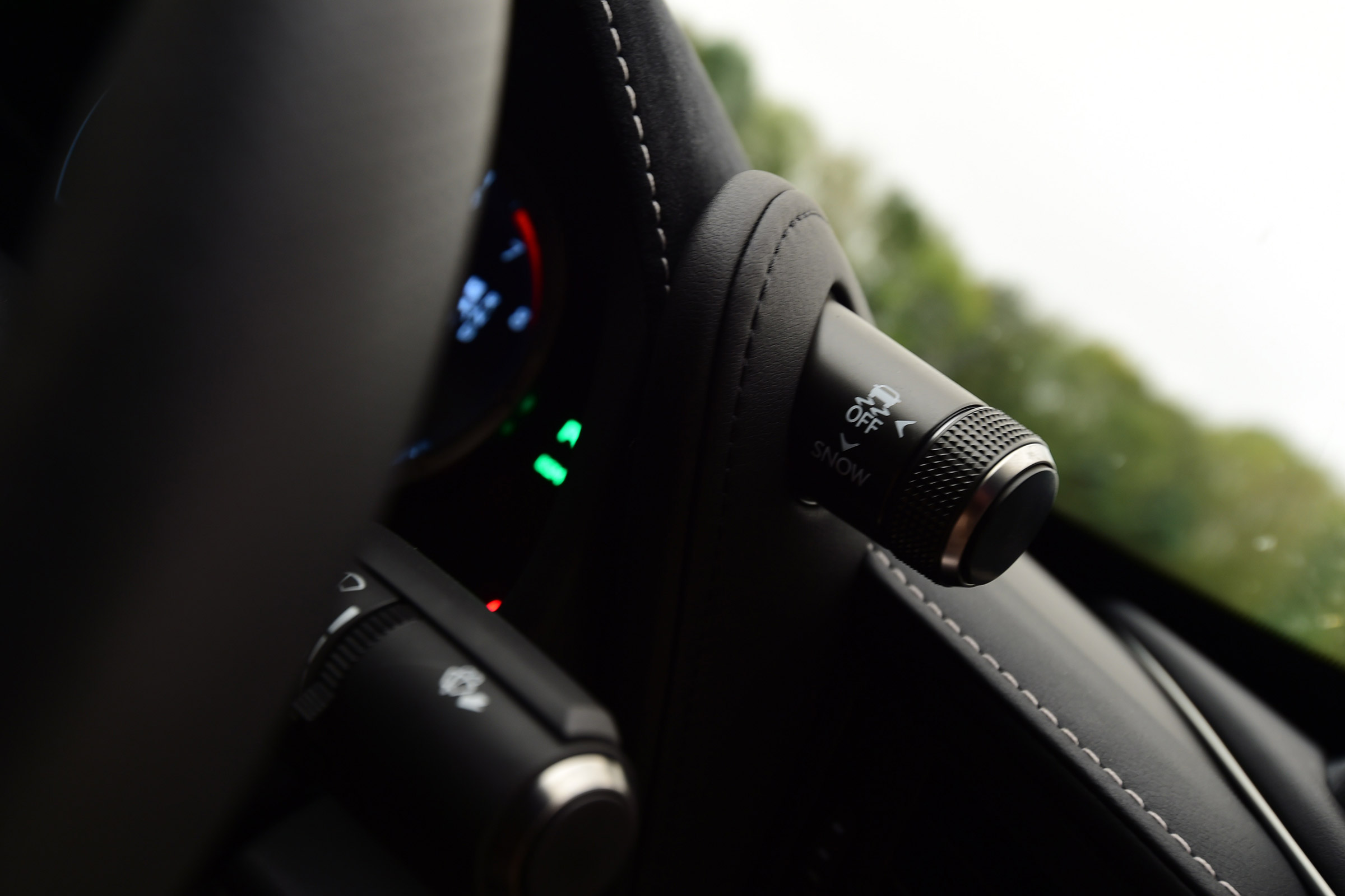 Lexus LC 500h - dial