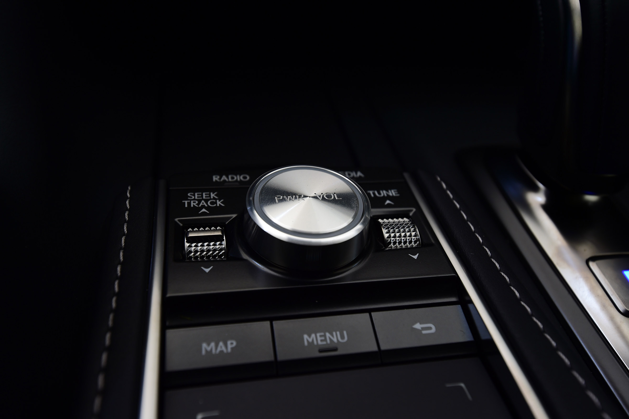 Lexus LC 500h - the knob
