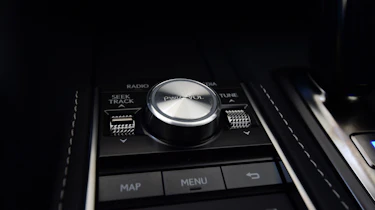 Lexus LC 500h - the knob
