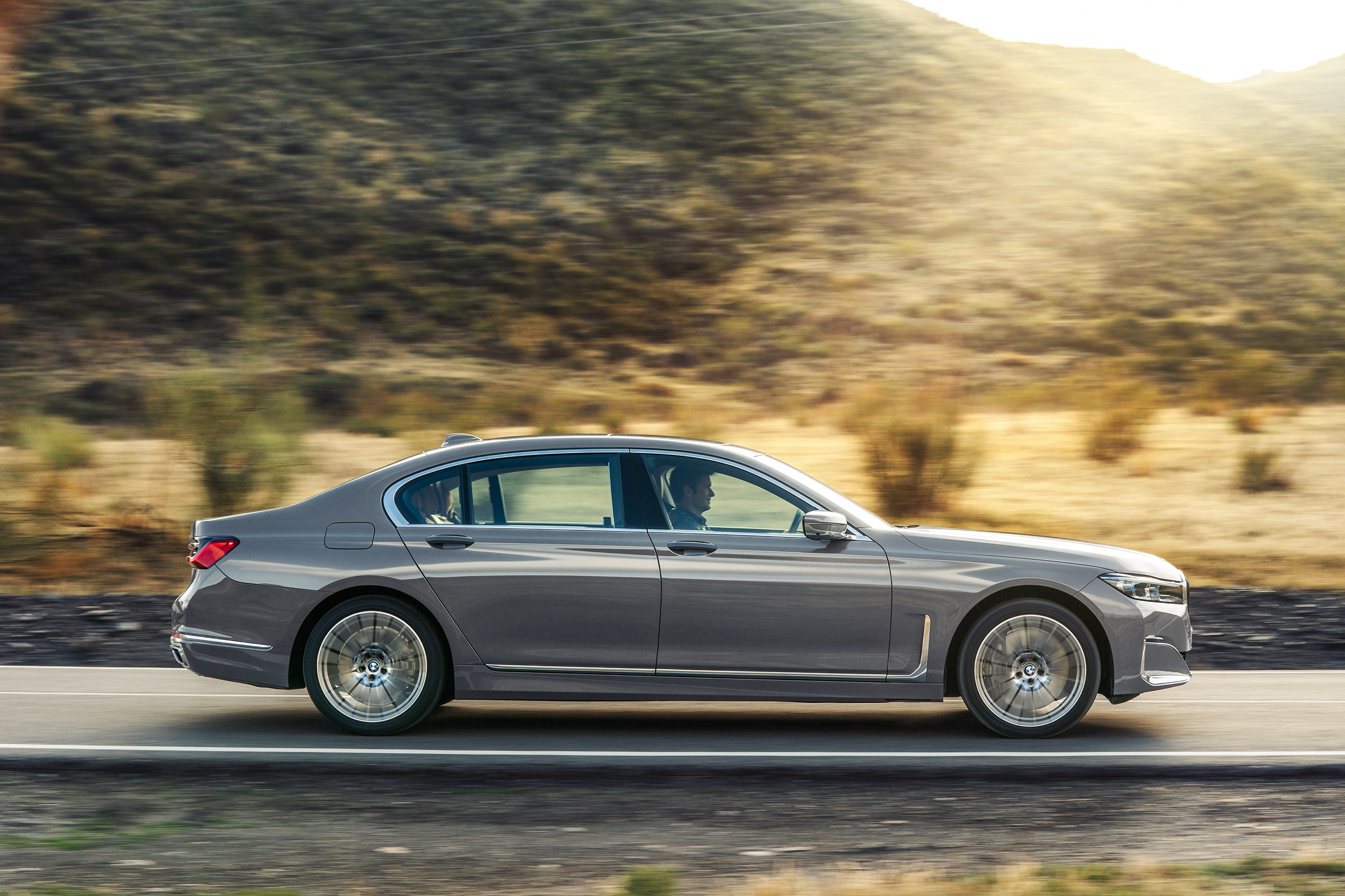 2019 BMW 7-series - profile