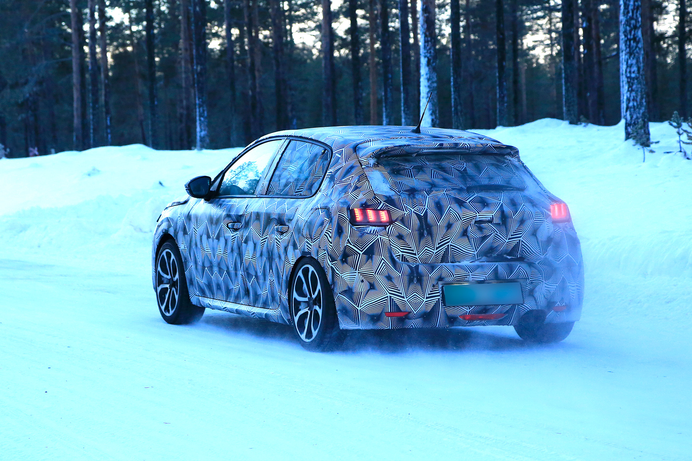 Peugeot 208 spied - rear quarter