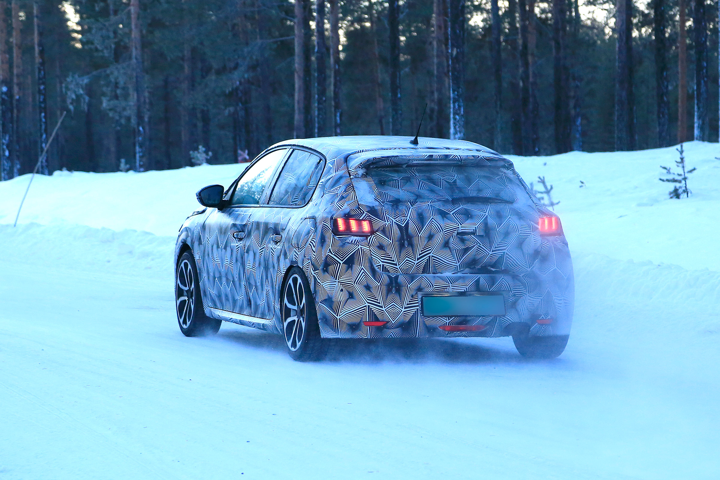 Peugeot 208 spied - rear