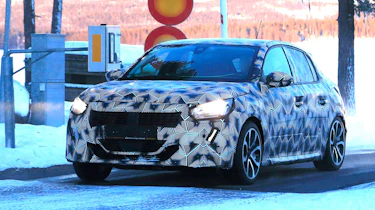 Peugeot 208 spied - front