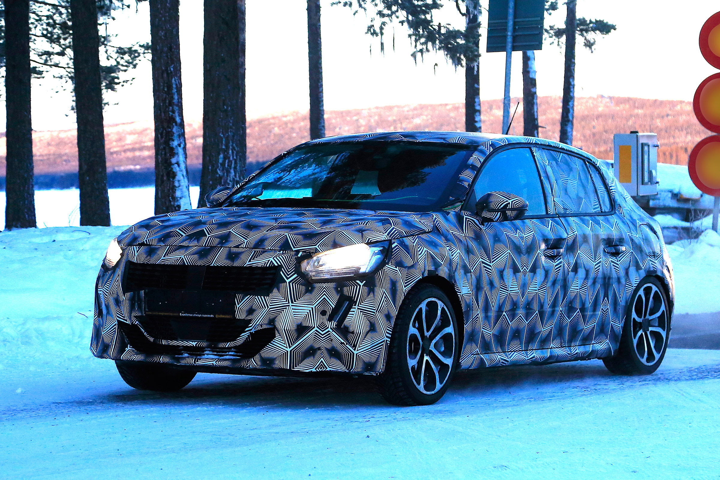 Peugeot 208 spied - quarter