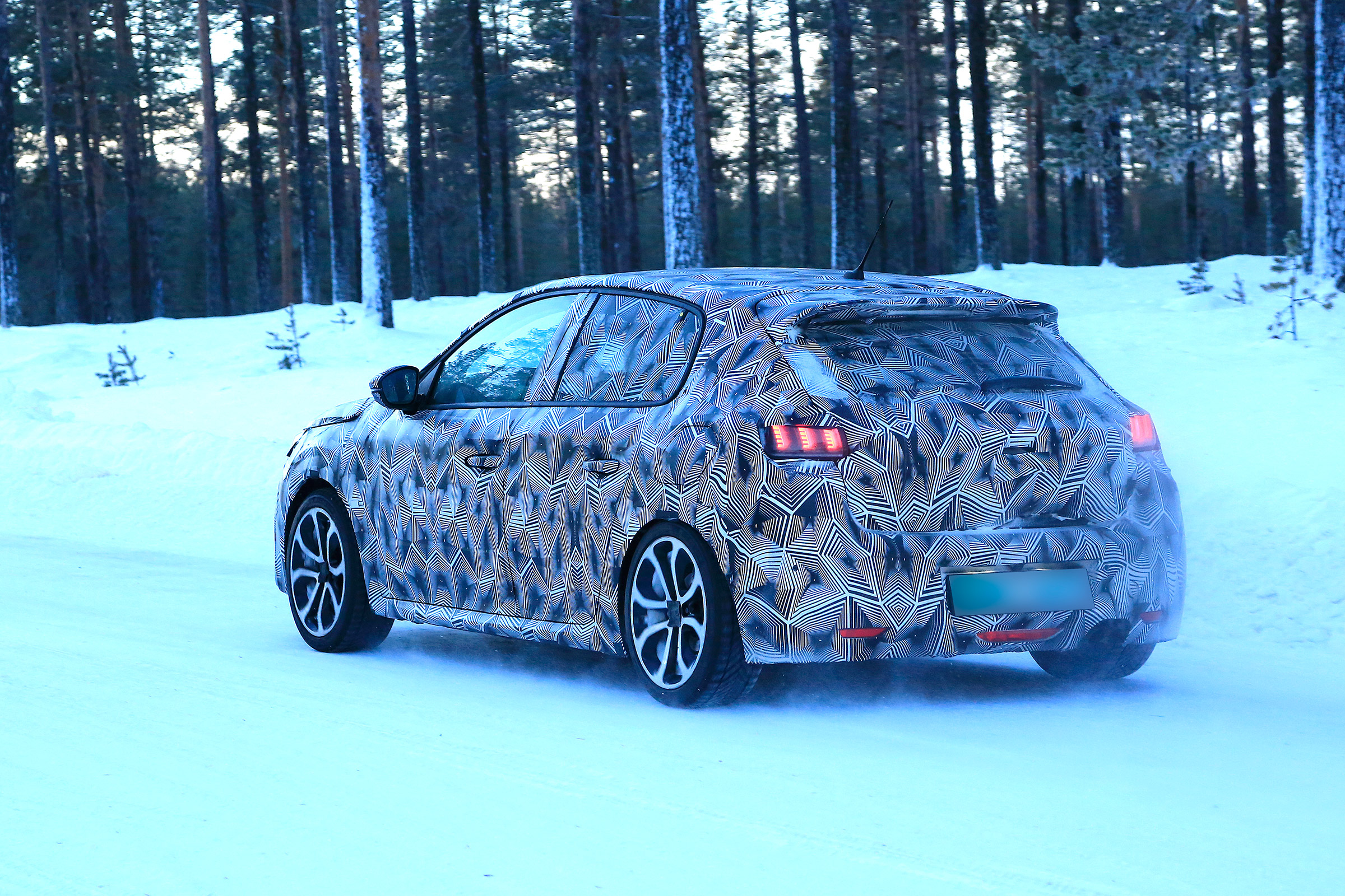 Peugeot 208 spied - rear