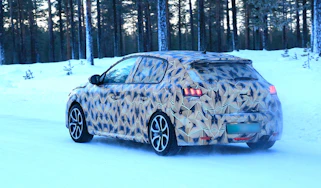 Peugeot 208 spied - rear
