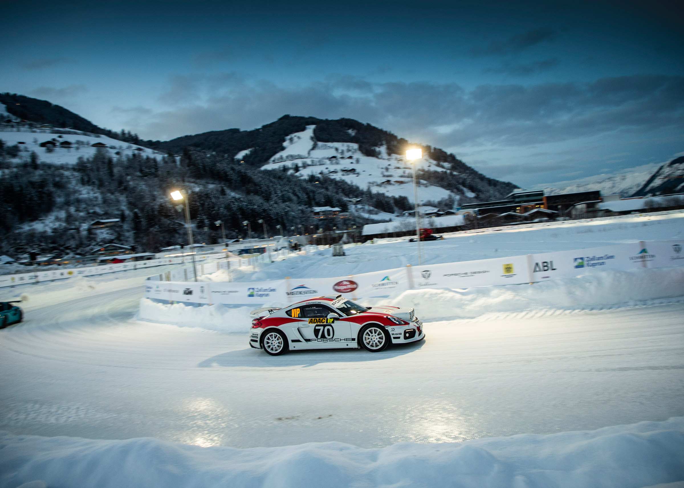 Porsche Cayman GT4 Rallye - sude