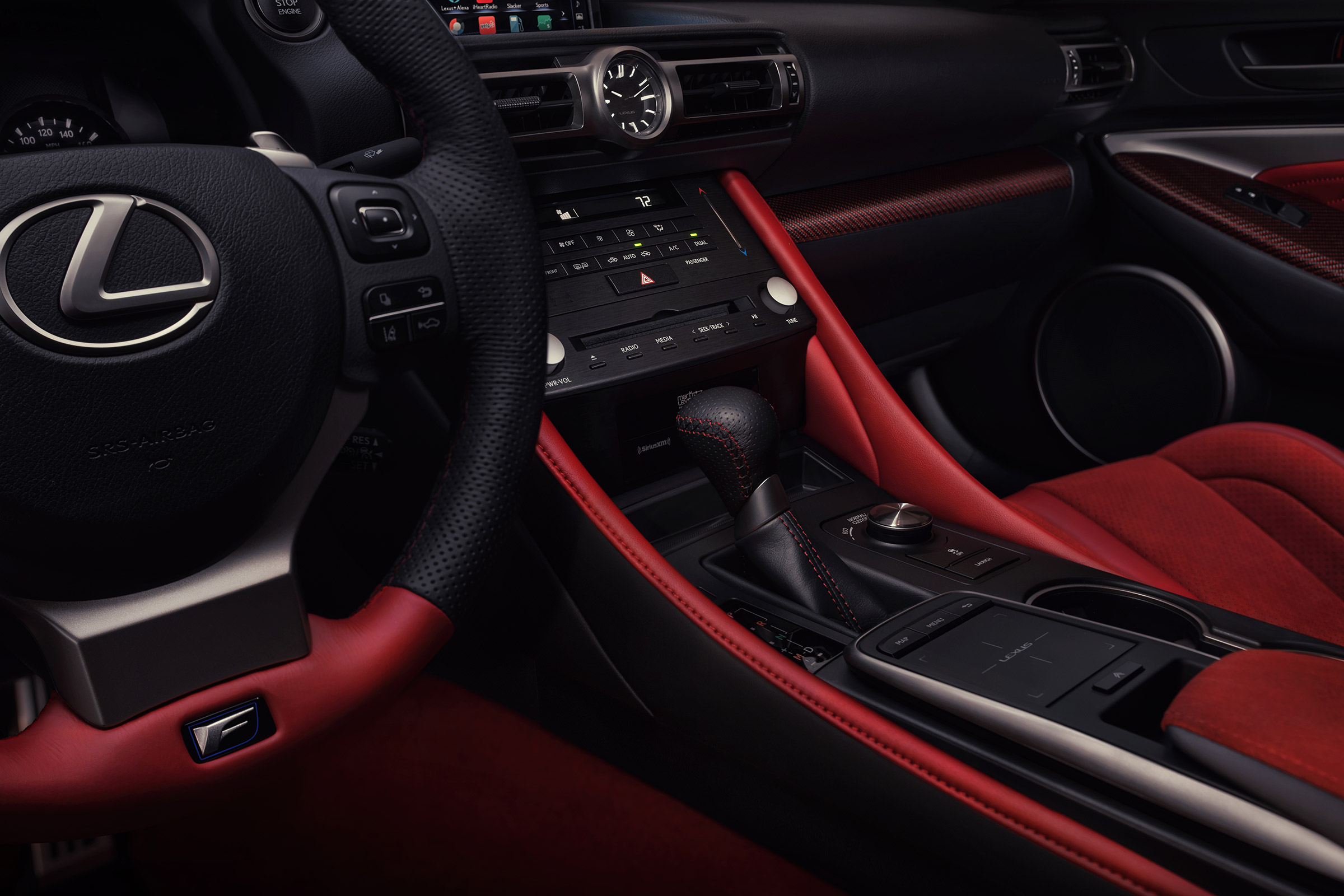 Lexus RC F Track Edition - console