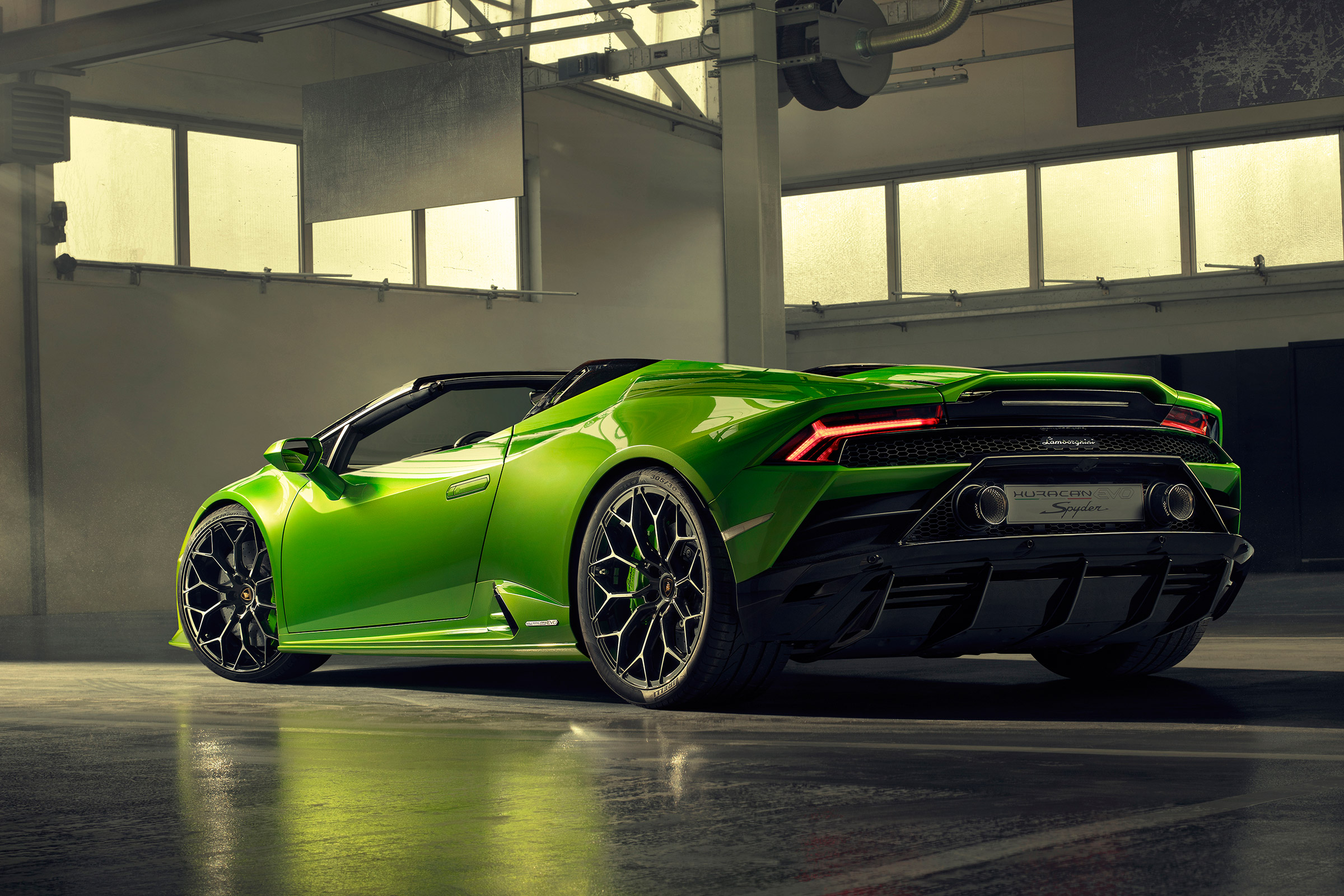 Lamborghini Huracan Evo Spyder - rear quarter