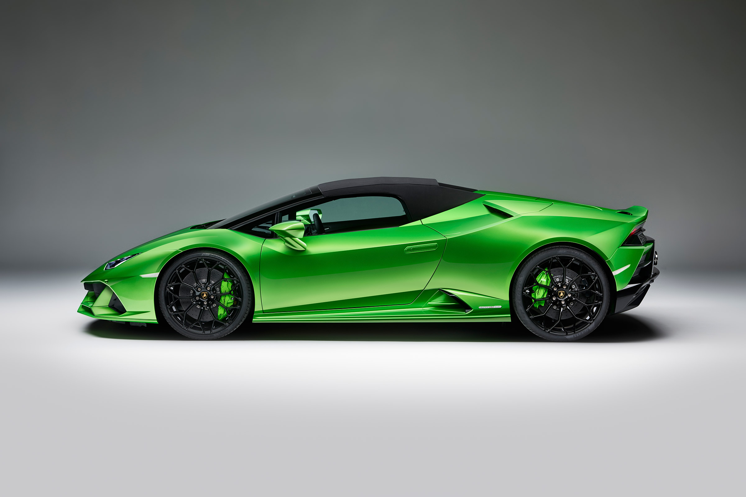 Lamborghini Huracan Evo Spyder - side