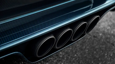 Bugatti Chiron 110 edition - pipes