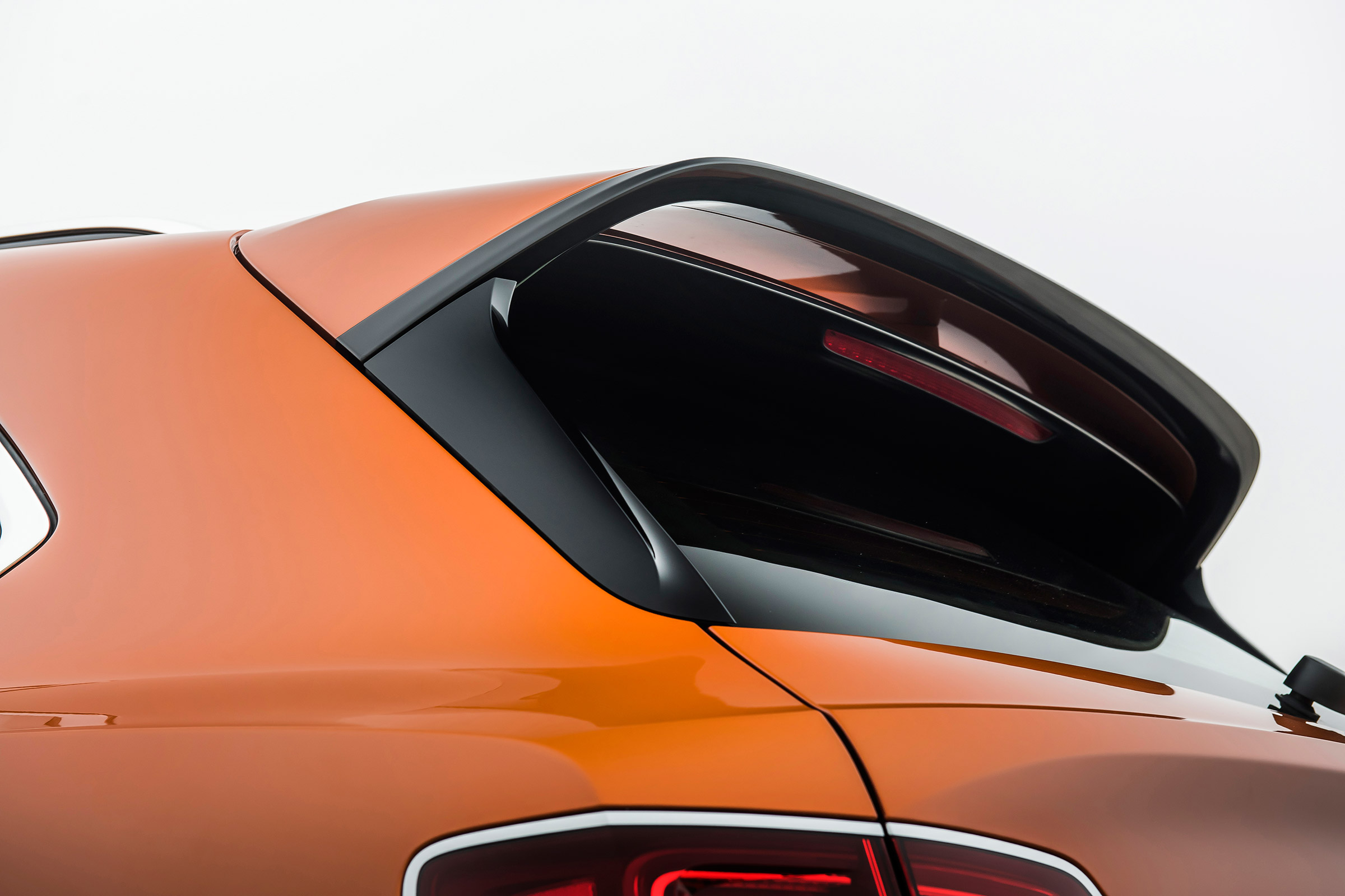 Bentley Bentayga Speed - wing